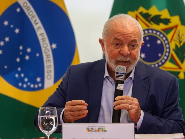 Lula pede que obras avancem sem “repetir possíveis equívocos”