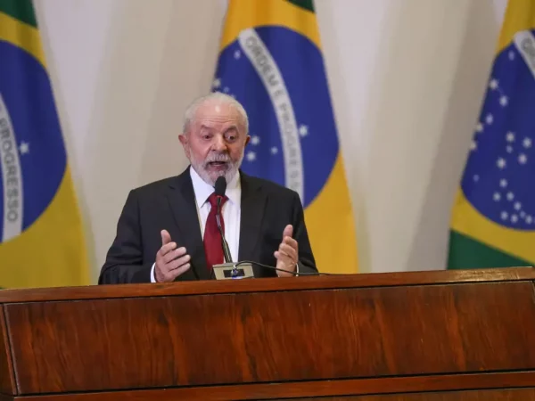 Lula diz que não precisa gostar de presidentes dos países vizinhos