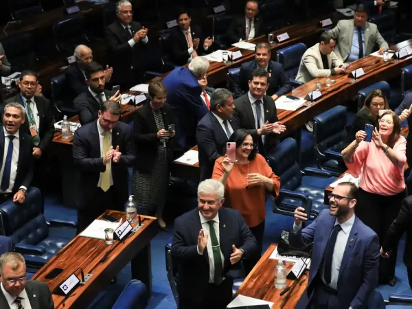 Senado aprova PEC que limita decisões individuais de ministros do STF