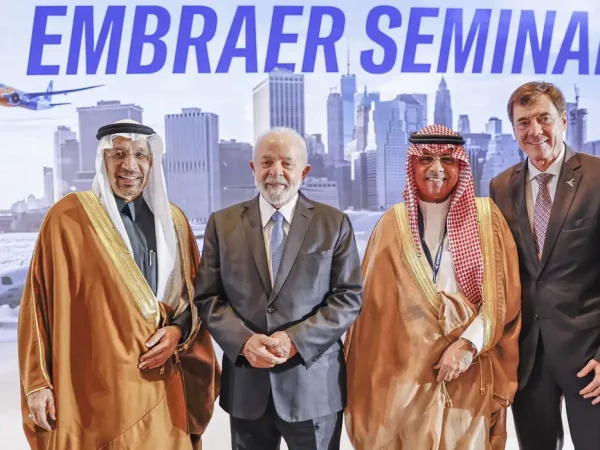 Embraer assina três acordos de investimentos na Arábia Saudita