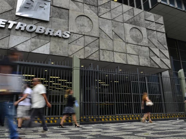 Petrobras refina 100% de óleo de soja pela primeira vez 