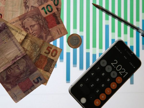 Estimativas do mercado para inflação e PIB permanecem estáveis