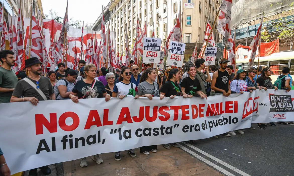 Milei diz que fará plebiscito caso Congresso recuse pacote de medidas