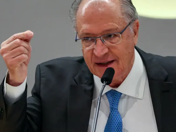 Alckmin projeta crescimento de 12% com reforma tributária