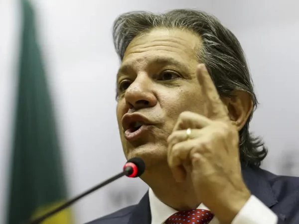 Haddad anuncia medidas de arrecadação com reoneração gradual da folha