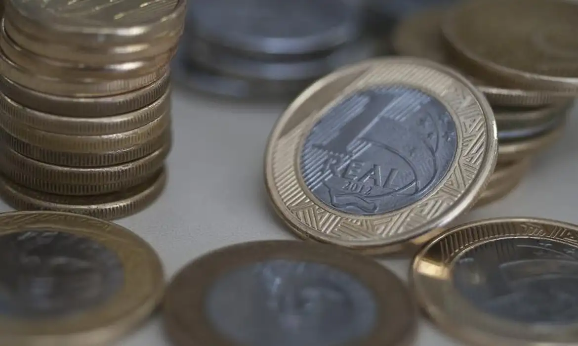 Superávit das contas públicas cai 45,4% e fecha outubro em R$ 14,8 bi
