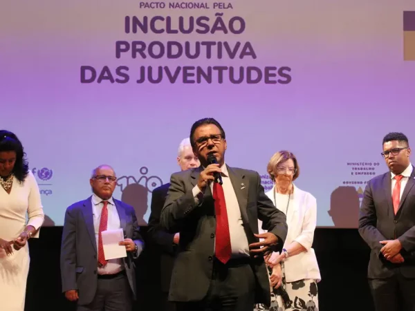 Ministro do Trabalho cobra empresas para melhorarem média salarial