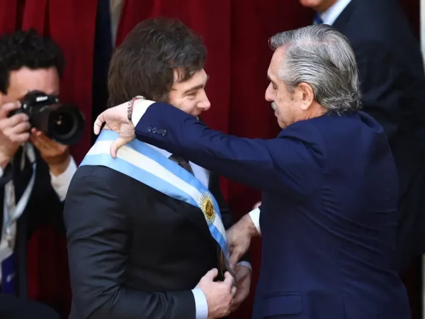 Javier Milei toma posse como novo presidente da Argentina