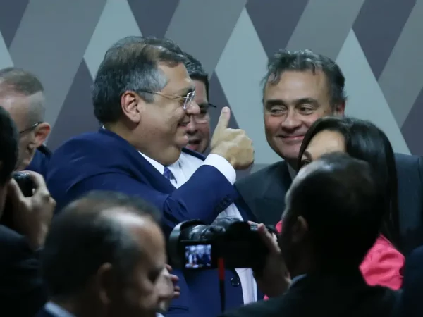 Comissão do Senado aprova Dino para o STF e Gonet para a PGR
