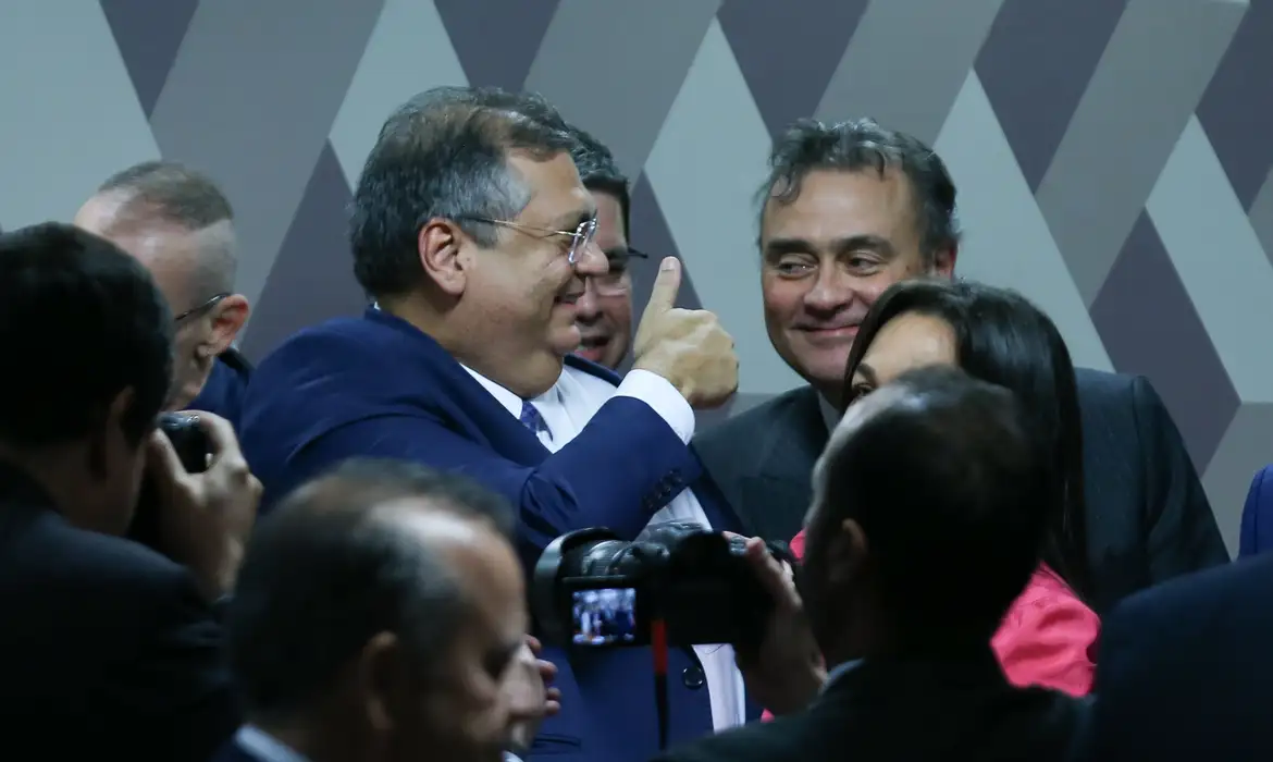 Comissão do Senado aprova Dino para o STF e Gonet para a PGR