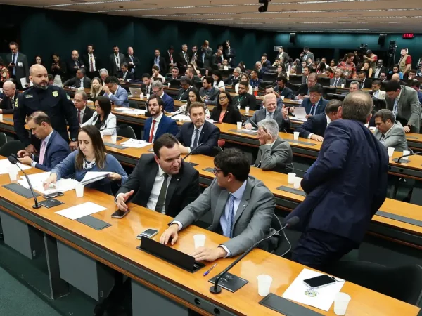 Comissão do Congresso aprova relatório do orçamento de 2024