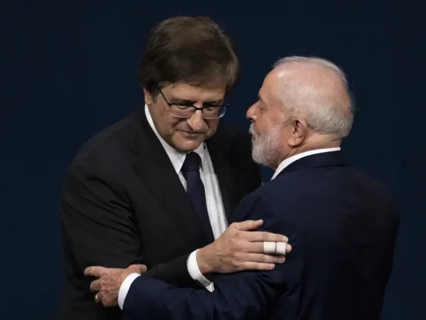 Lula pede a Gonet que não se submeta a pressões políticas