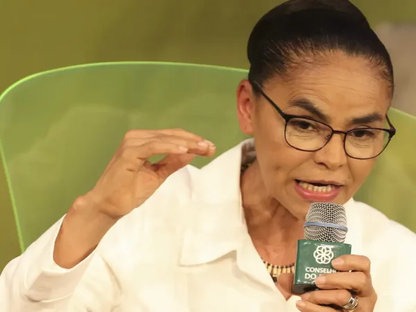 Marina Silva defende avanço da COP sobre fim dos combustíveis fósseis
