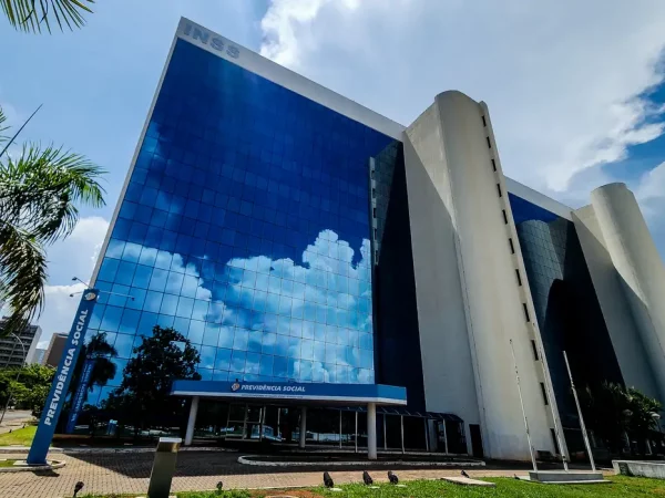 Benefícios do INSS acima do mínimo terão reajuste de 3,71%
