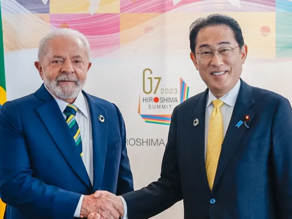 Lula e premiê japonês conversam sobre acordo com Mercosul