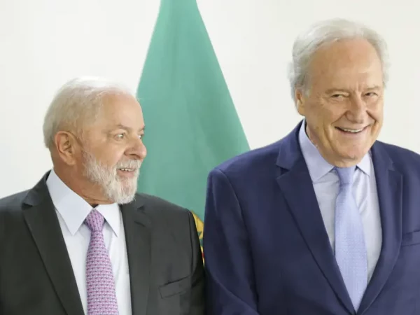 Lula assina nomeação de Lewandowski no Ministério da Justiça