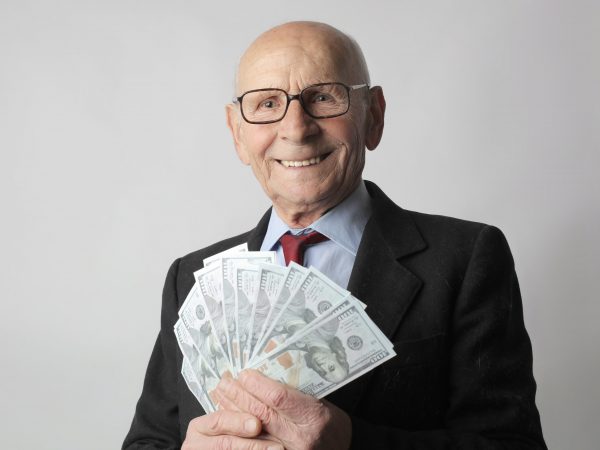 Fortuna dos cinco homens mais ricos do mundo dobrou desde 2020