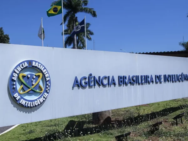 Lula demite diretor-adjunto da Abin