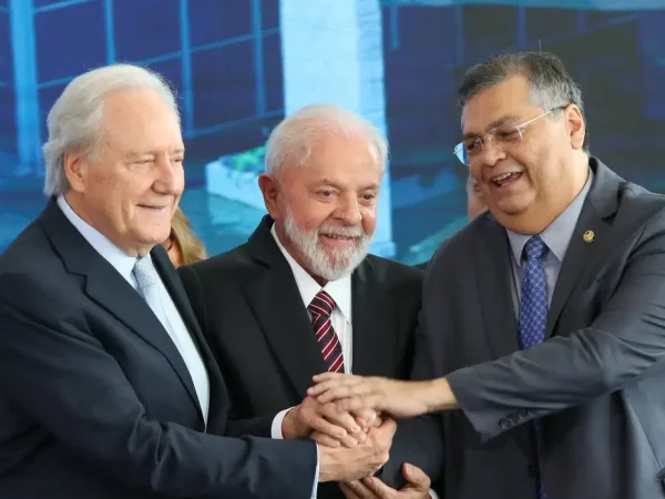 Lula empossa Lewandowski no Ministério da Justiça