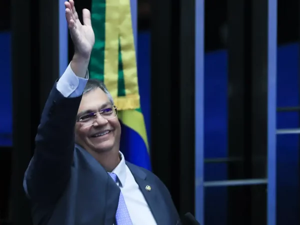Em despedida do Senado, Dino diz que agirá pela harmonia dos poderes