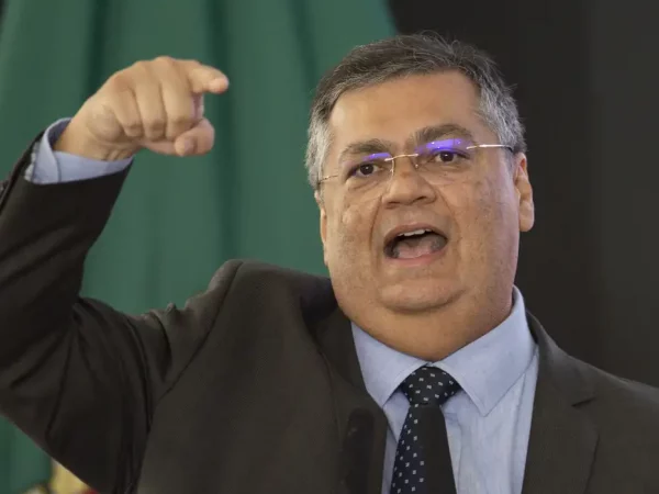 Dino critica relatório que aponta aumento da corrupção no Brasil 
