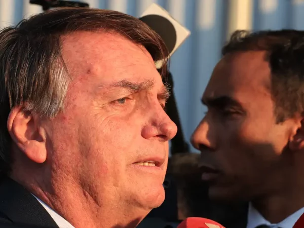Defesa de Bolsonaro quer adiar depoimento à PF em caso sobre golpe