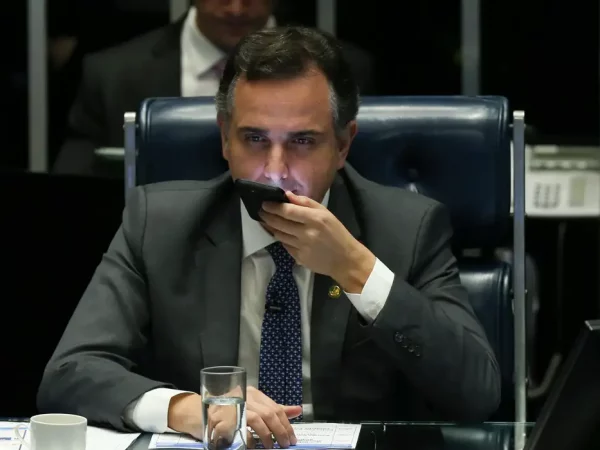 Pacheco pede lista de parlamentares monitorados pela “Abin paralela”