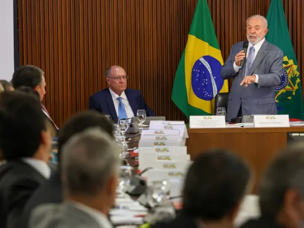 “Falta muito para se fazer”, diz Lula ao abrir reunião ministerial