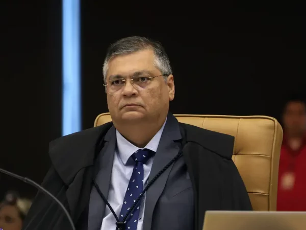 Dino rejeita recurso de Bolsonaro contra multa aplicada pelo TSE
