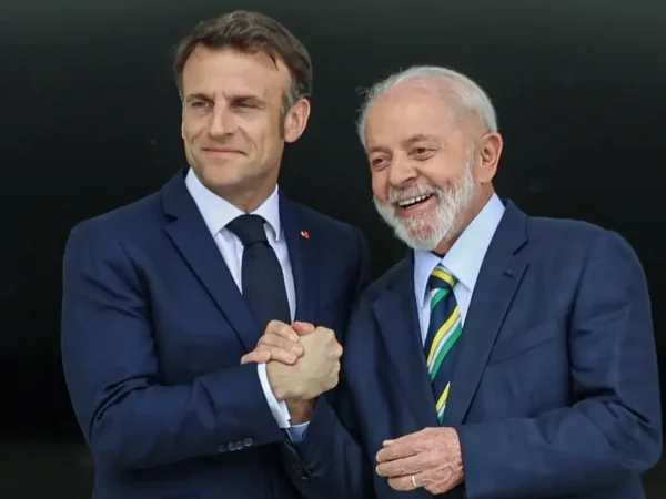 Macron elogia atuação brasileira em prol da democracia