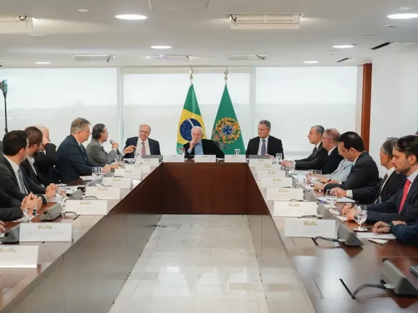 Governo e montadoras debatem produção de carros bioelétricos no Brasil