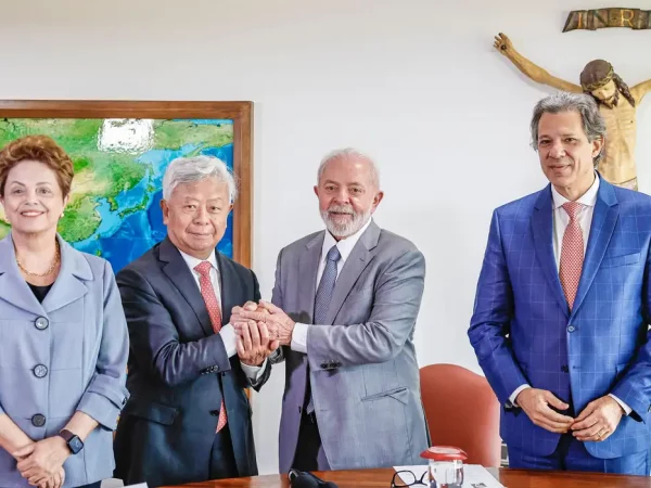 Lula discute parcerias em infraestrutura com banco chinês