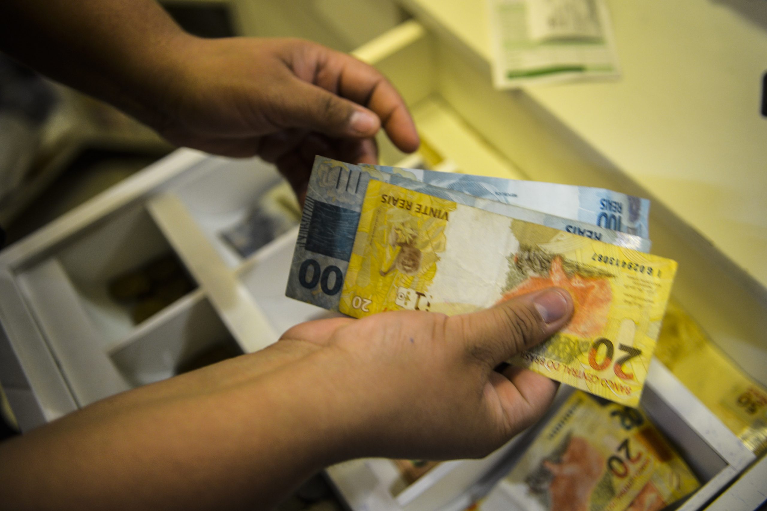 Estimativas para o câmbio em 2024 segue em R$ 4,95 e, para 2025, em R$ 5,00, no Focus do BC