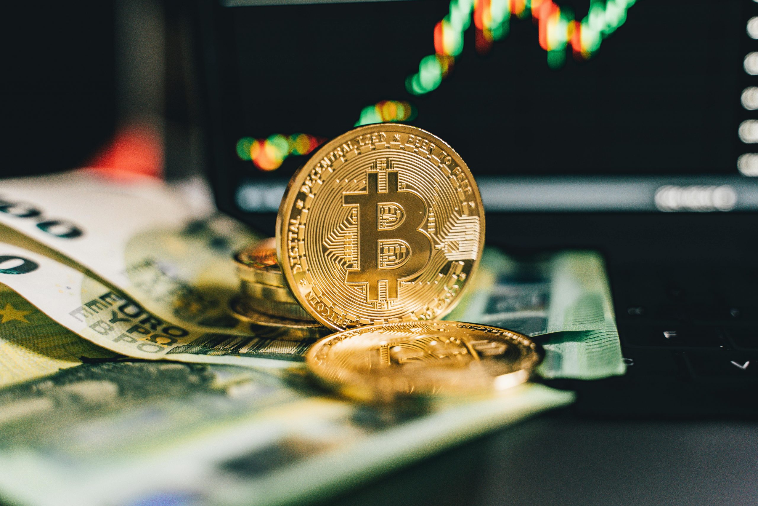 Criptomoedas voltam a cair e bitcoin perde marca de US$ 70 mil, com cautela geral pré-CPI