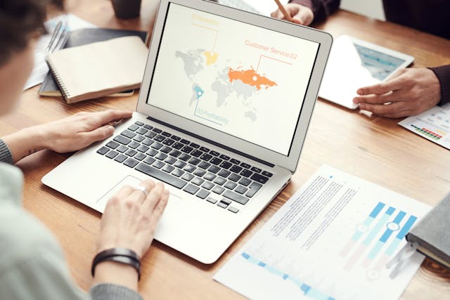 Brasil lidera crescimento global da Creator Economy, segundo estudo