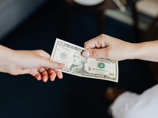 Mercado espera que dólar caia para R$ 5,20 até o fim do ano