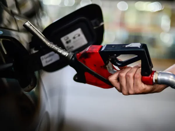 Etanol está mais competitivo em relação à gasolina em 10 Estados e no DF, afirma ANP