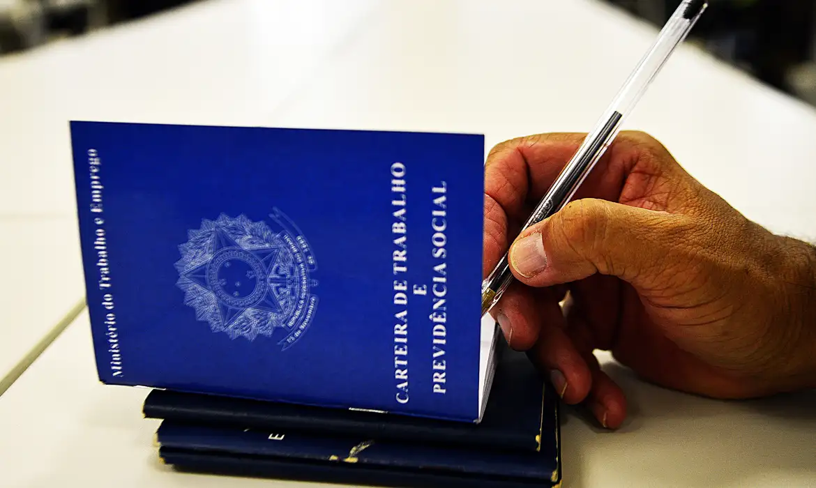 Desemprego a 7,9% é o menor para março em dez anos, indica IBGE