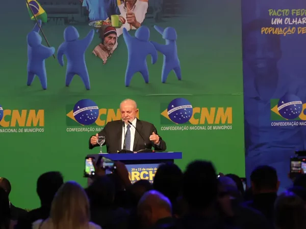 Lula anuncia medidas para aliviar cofres de prefeituras