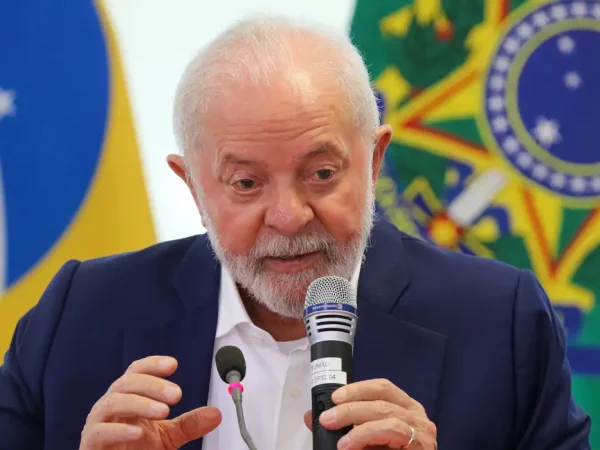 Lula diz que já deu ‘lições de responsabilidade’ e que déficit fiscal é discussão ‘inócua’