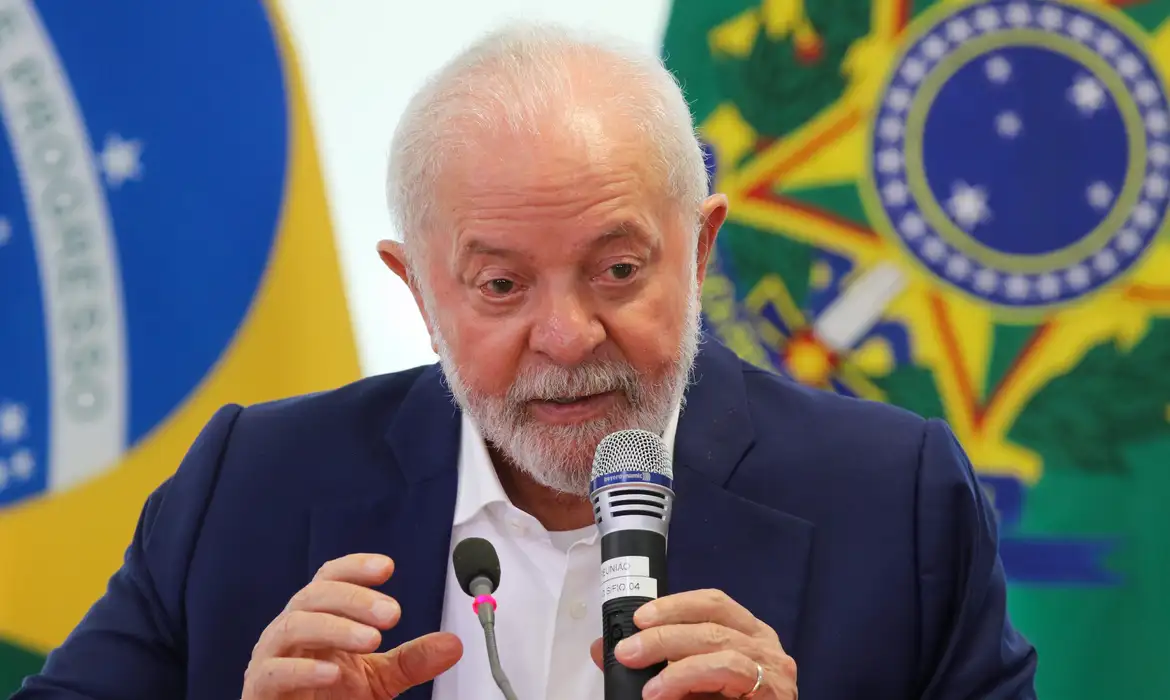 Lula diz que já deu ‘lições de responsabilidade’ e que déficit fiscal é discussão ‘inócua’