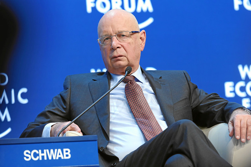 Klaus Schwab deixará presidência executiva do Fórum Econômico Mundial até janeiro de 2025