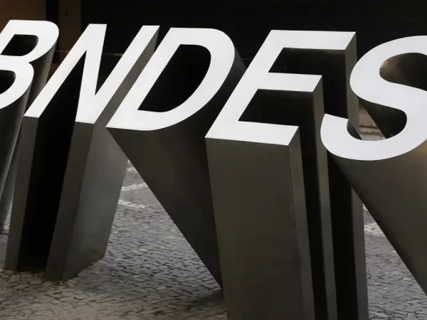 BNDES lucra R$ 2,7 bi e amplia carteira de crédito no 1º trimestre