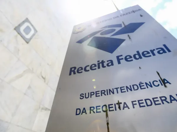 Receita desmente fake news sobre atualização de ativos no exterior