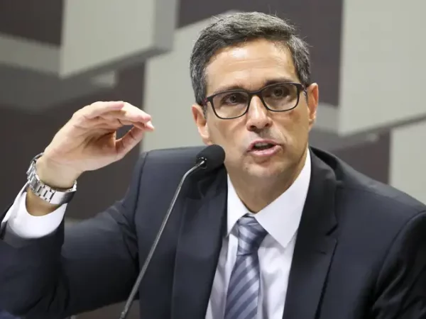 Campos Neto diz que não há relação mecânica entre política fiscal e política monetária
