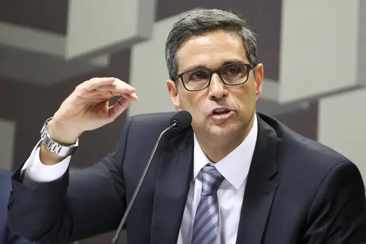 Campos Neto diz que não há relação mecânica entre política fiscal e política monetária