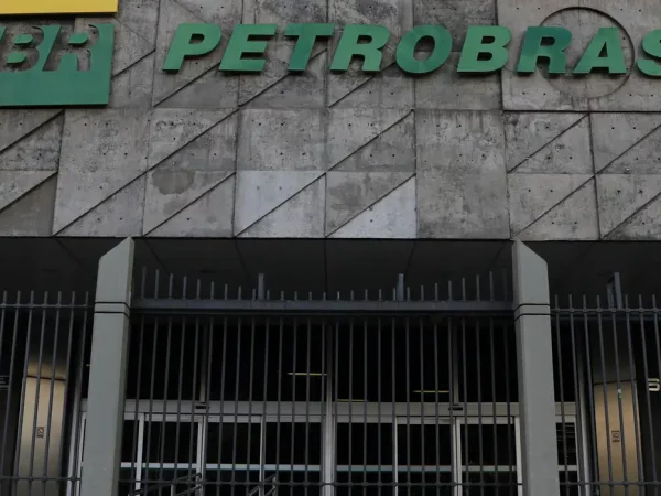 Petrobras inicia processo para retomada das obras do Polo GasLub