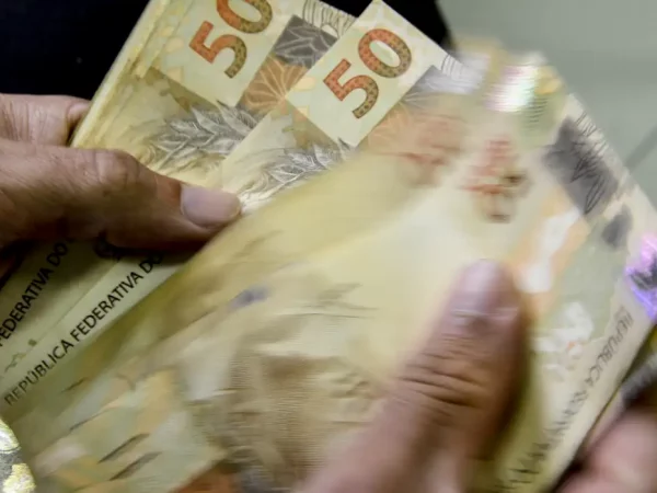 Contas públicas têm superávit de R$ 1,2 bilhão em março