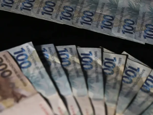 Dívida Pública sobe 0,99% em abril e ultrapassa R$ 6,7 trilhões