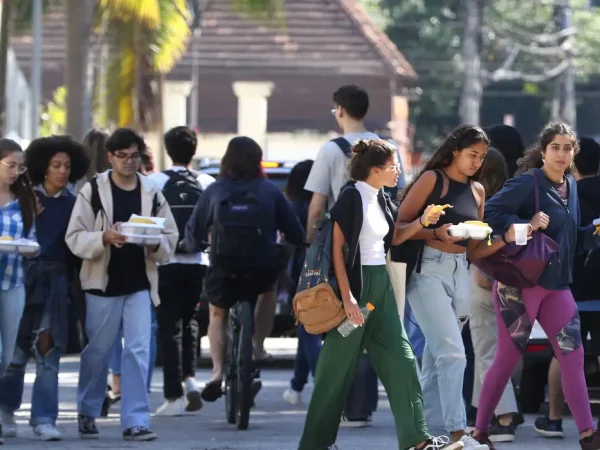 Número de jovens que não estudam nem trabalham cresce para 5,4 milhões
